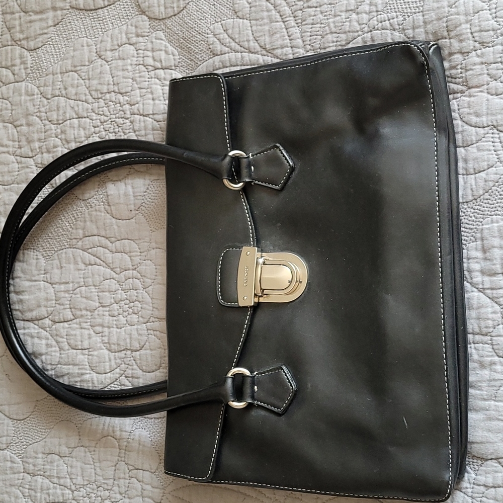 Nine West black leather look medium size purse